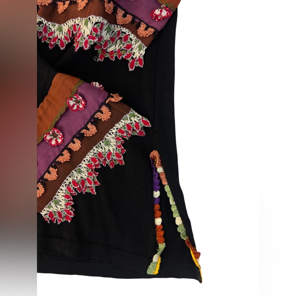 Chloe black V neck embroidered details top - Picture 6 of 7